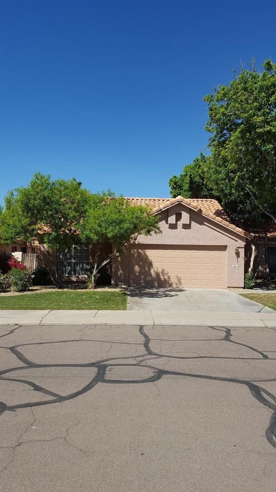 16610 S 32nd Pl - Photo 2 of 29