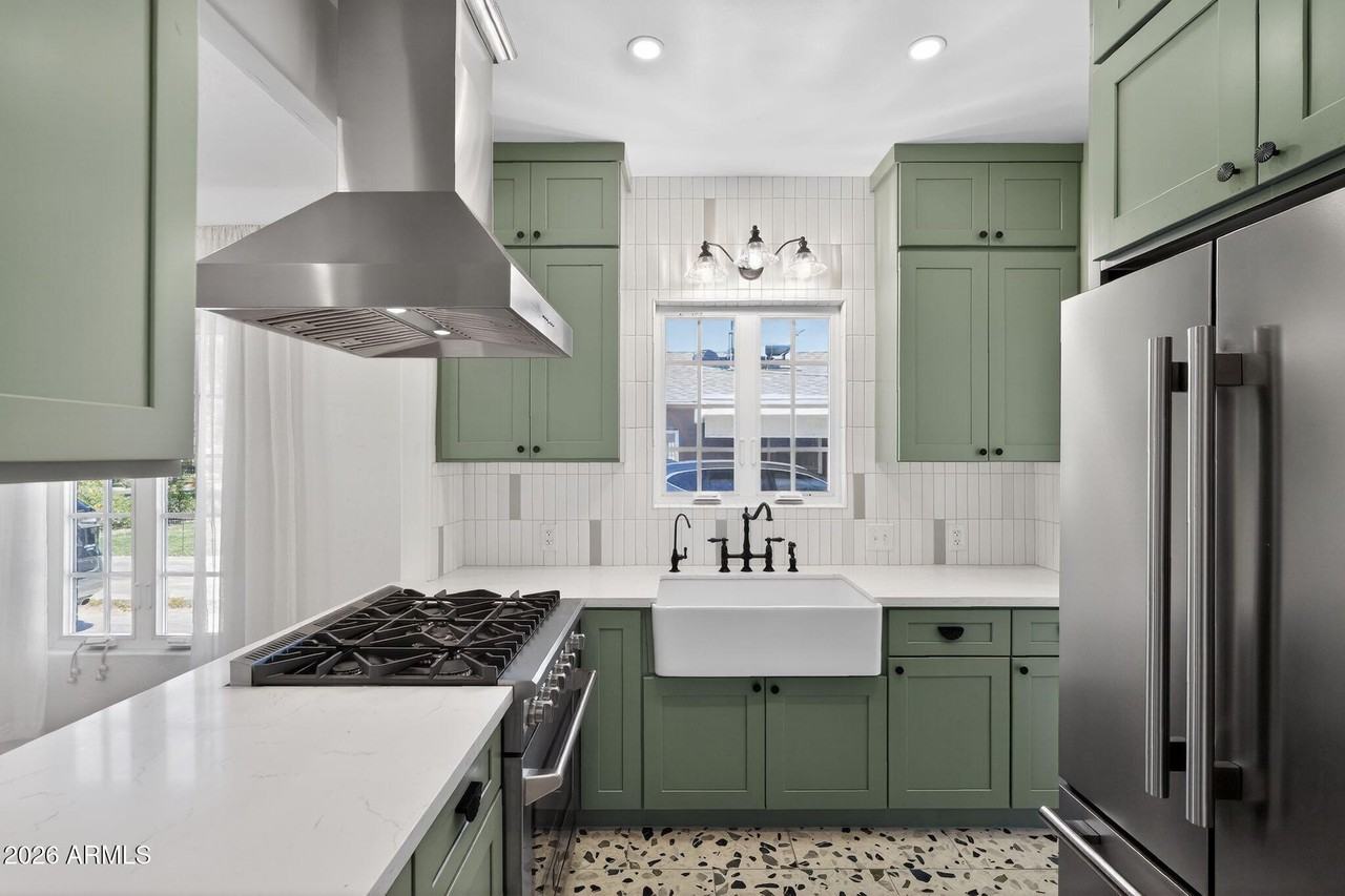 311 W Campbell Ave - Photo 3 of 22