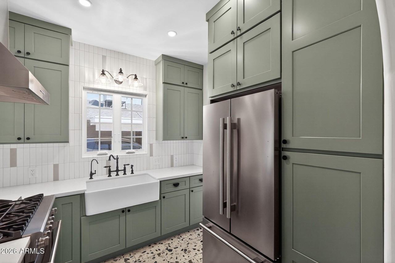 311 W Campbell Ave - Photo 4 of 22