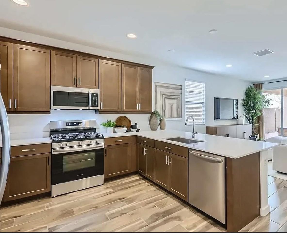 15756 W Superior Ave - Photo 2 of 17