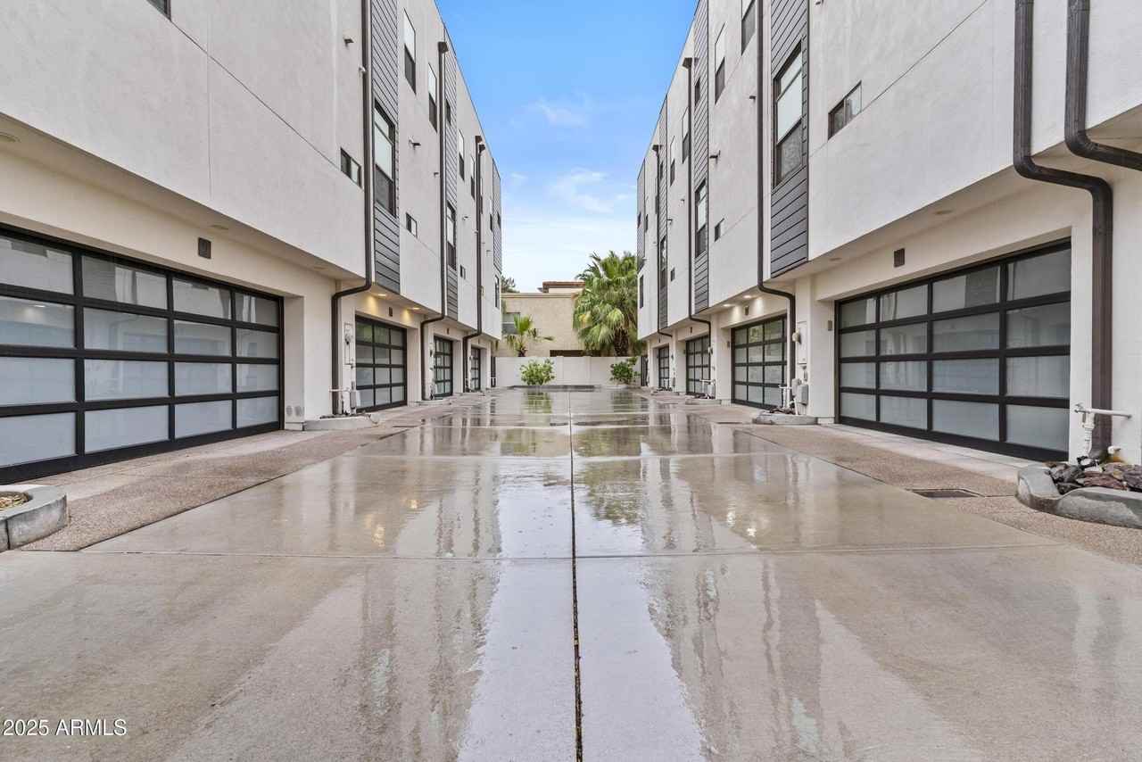 325 E Coronado Rd #8 - Photo 3 of 35