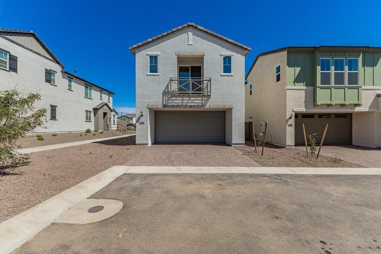 2434 W Maximo Way - Photo 3 of 35