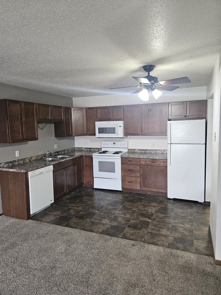 1544 East Gateway Circle South - Photo 6 of 14