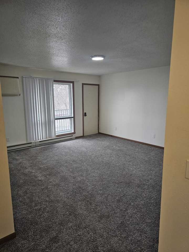 1544 East Gateway Circle South - Photo 6 of 11