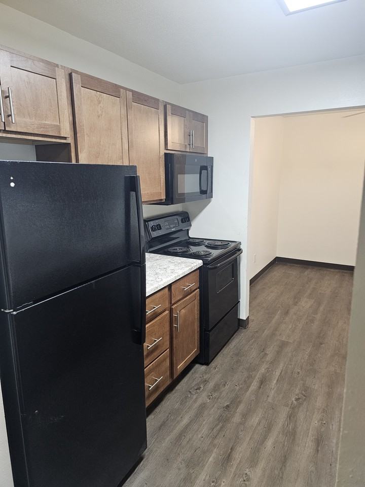 1544 East Gateway Circle South - Photo 7 of 11