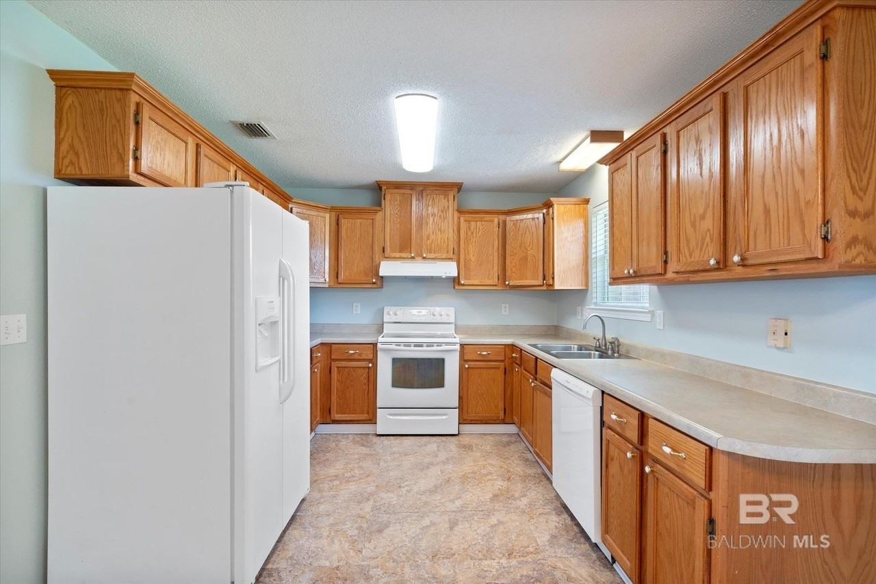 19675 Ogrady Ave - Photo 6 of 22