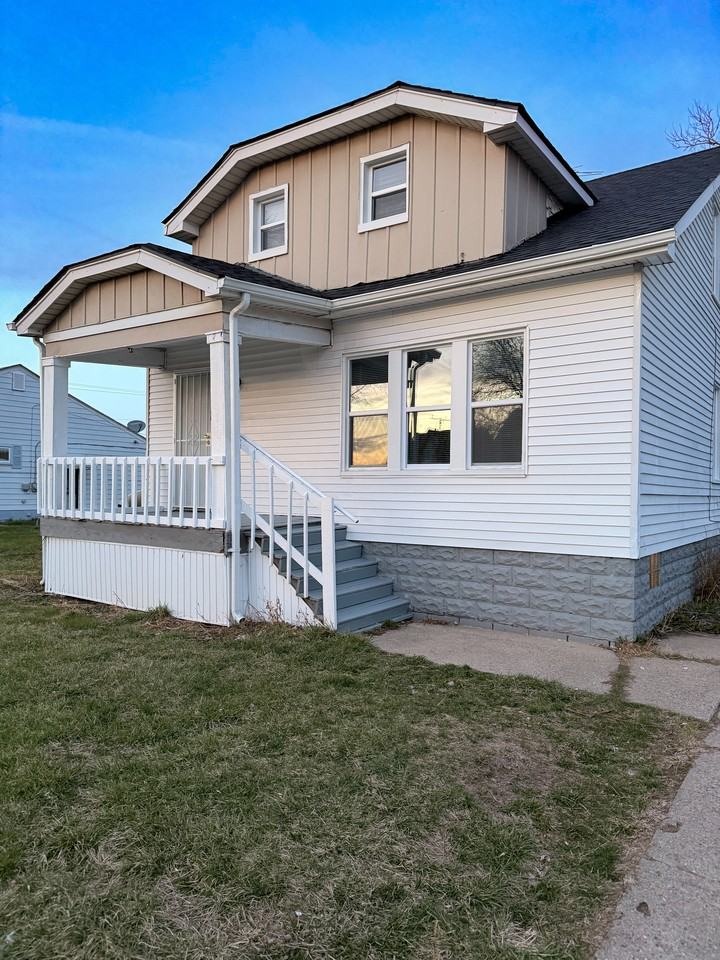 19010 Riverview St #1 - Photo 2 of 12