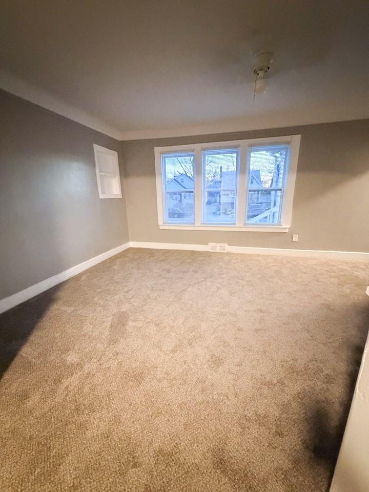 19010 Riverview St #1 - Photo 4 of 12