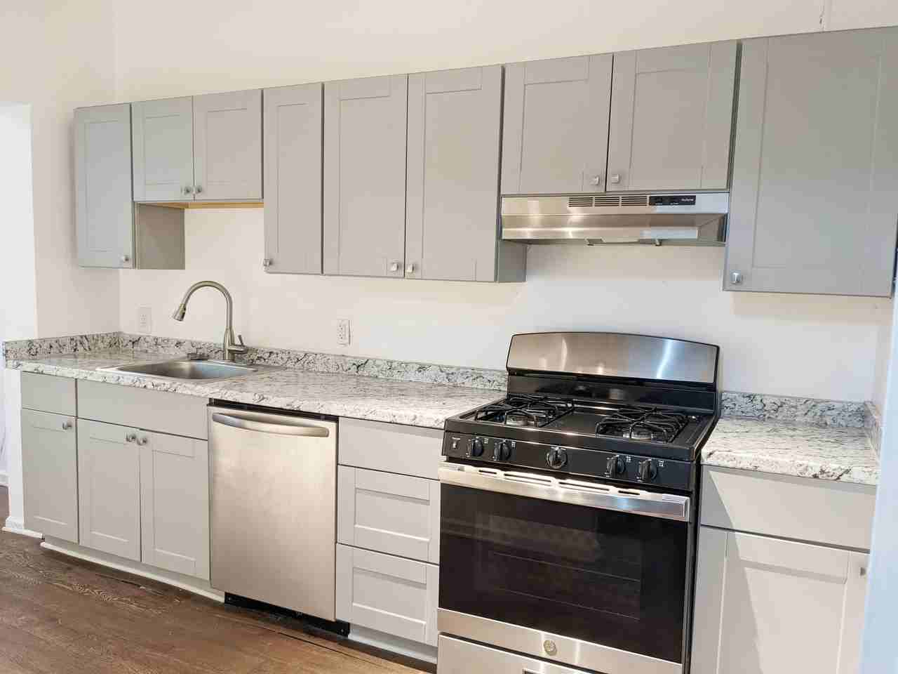 Lucile - Photo 2 of 9