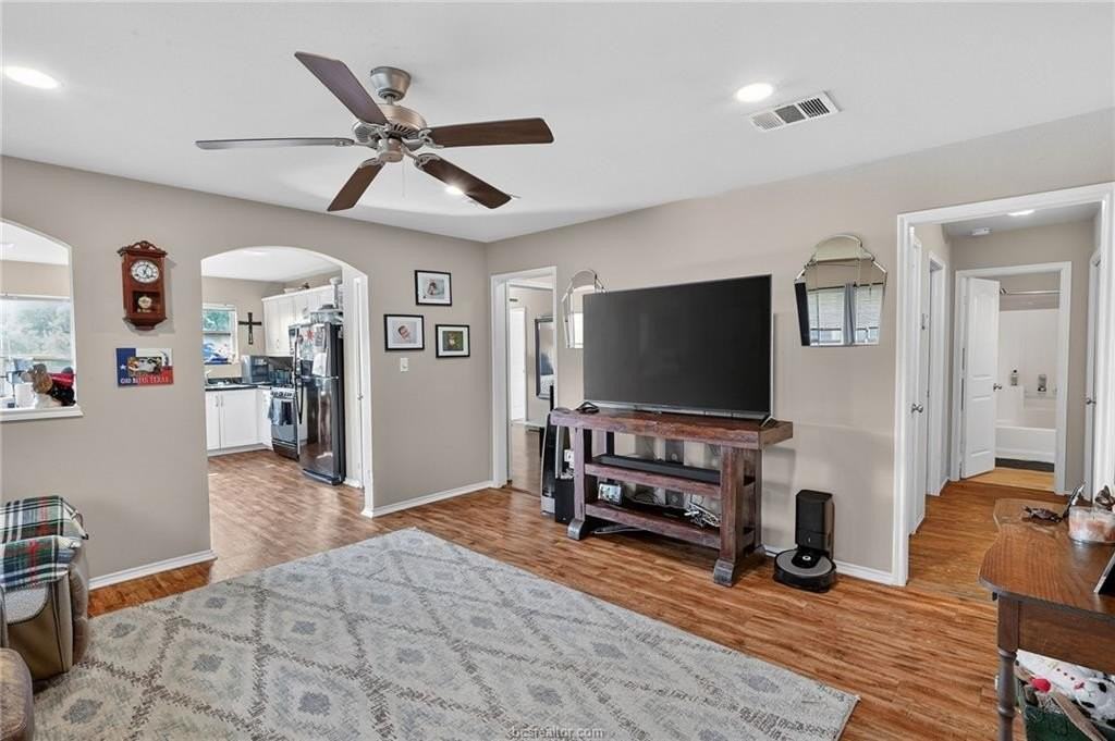 1268 Cottage Grove Cir - Photo 3 of 24