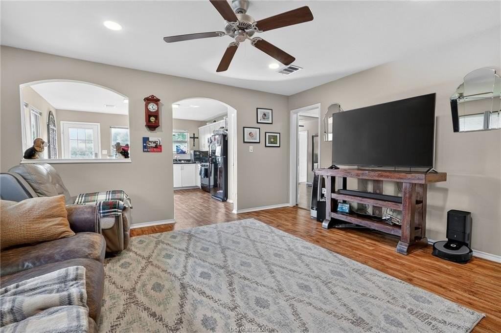 1268 Cottage Grove Cir - Photo 4 of 24