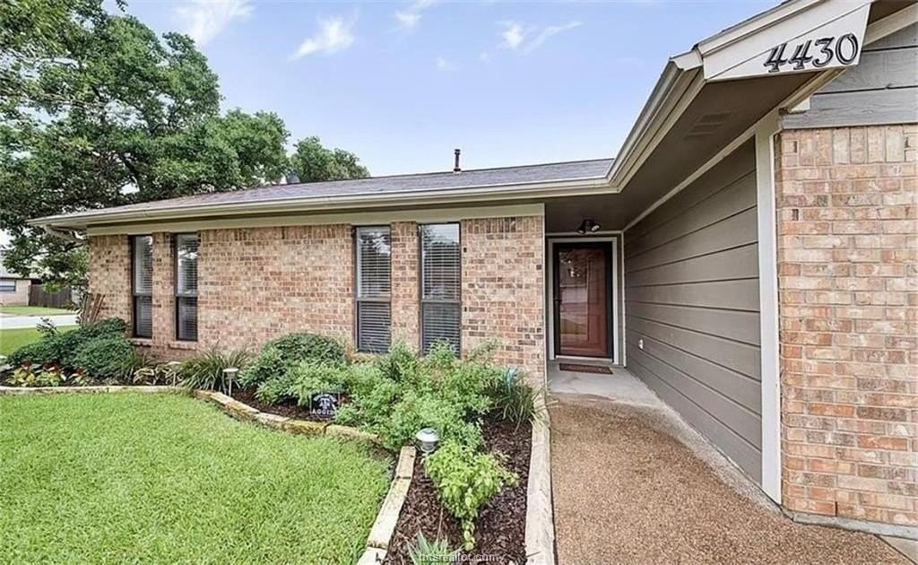 4430 Kirkwood Dr - Photo 2 of 14