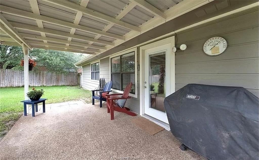 4430 Kirkwood Dr - Photo 3 of 14