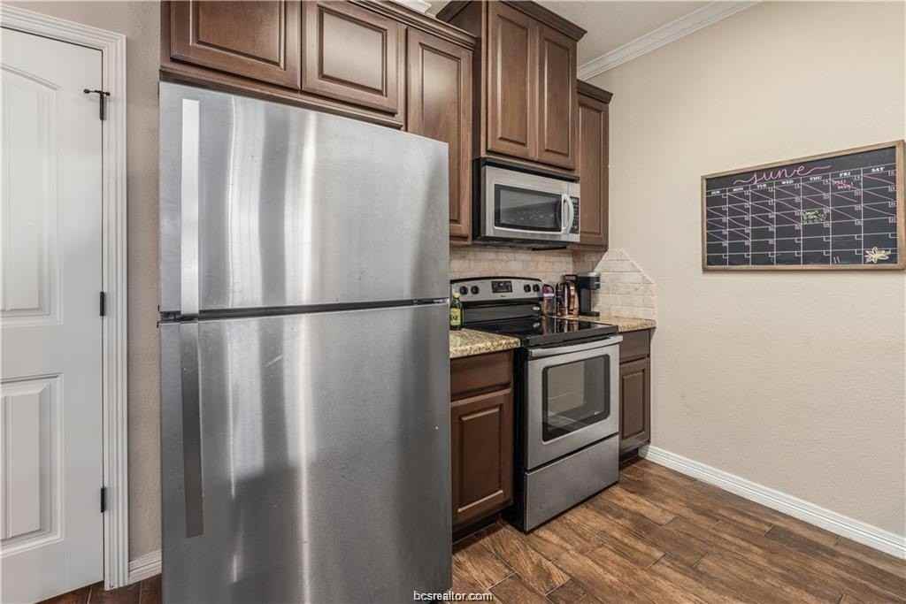 411 Ash St - Photo 6 of 17