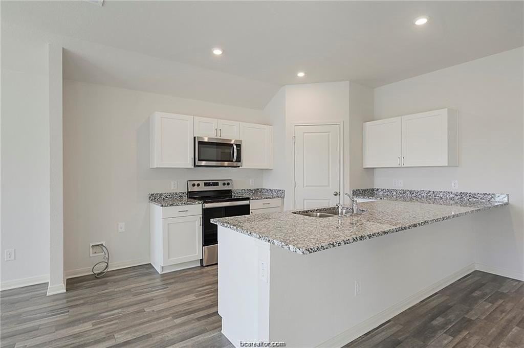 5521 Fox Bluff Dr - Photo 5 of 19