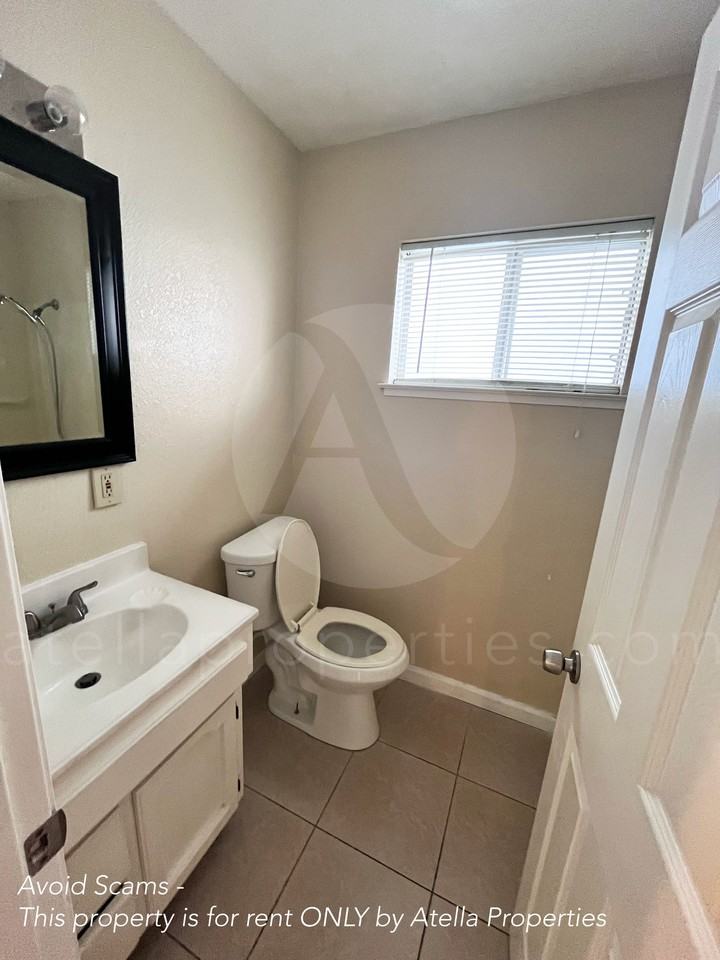 248 E D St #1 - Photo 7 of 9