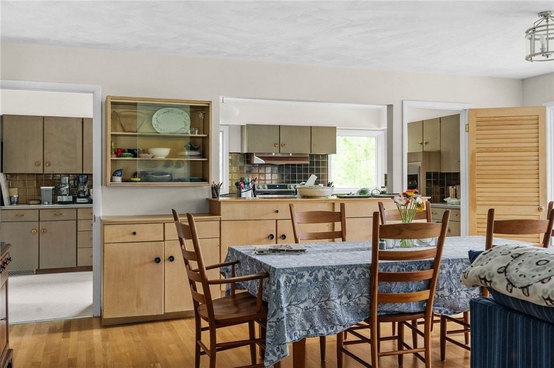 216 Berkshire Rd - Photo 4 of 17