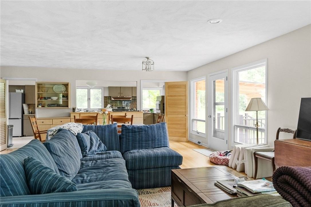 216 Berkshire Rd - Photo 7 of 17