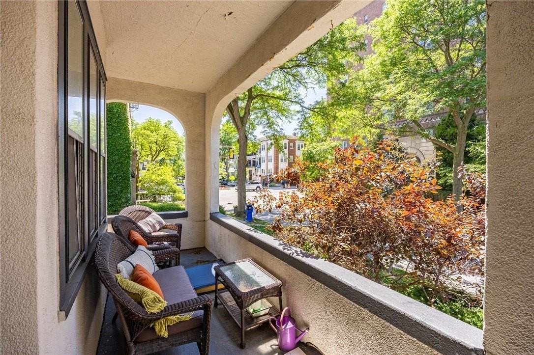 260 Oxford St Unit Up - Photo 3 of 22