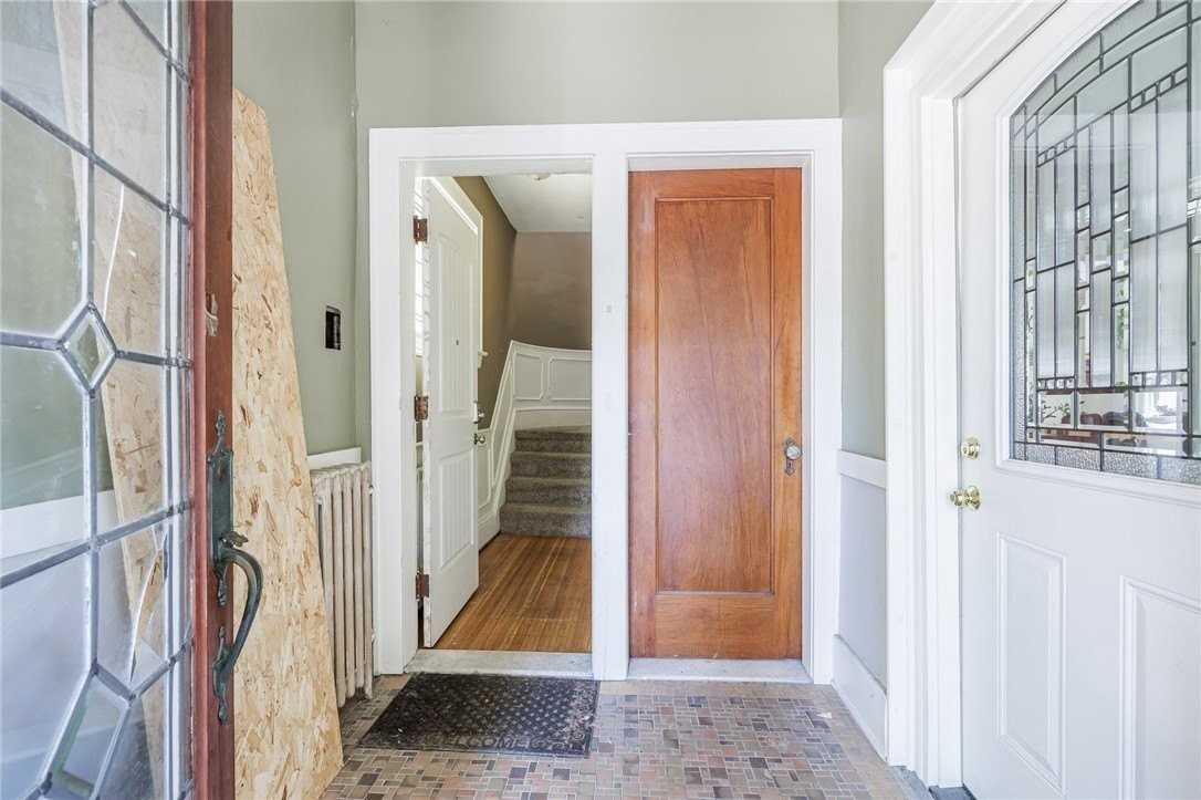 260 Oxford St Unit Up - Photo 4 of 22