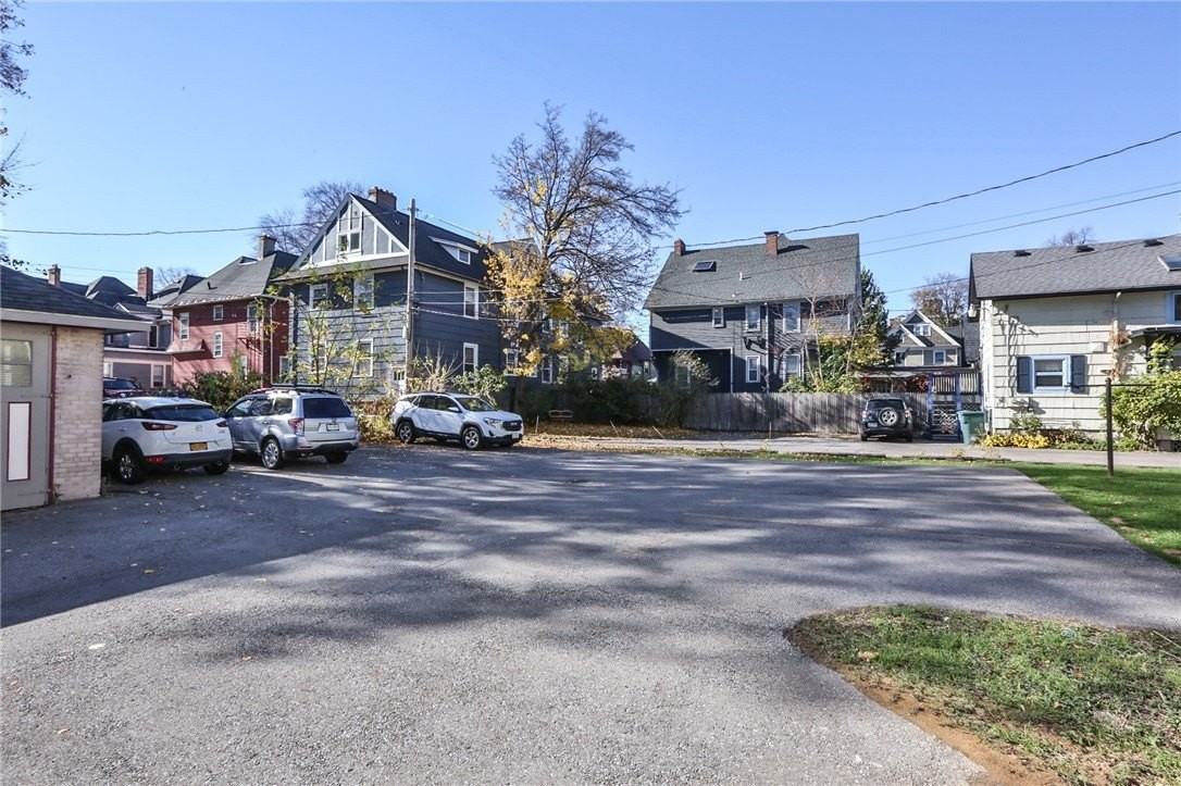 739 University Ave #UP - Photo 2 of 23