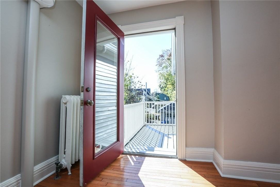 739 University Ave #UP - Photo 4 of 23