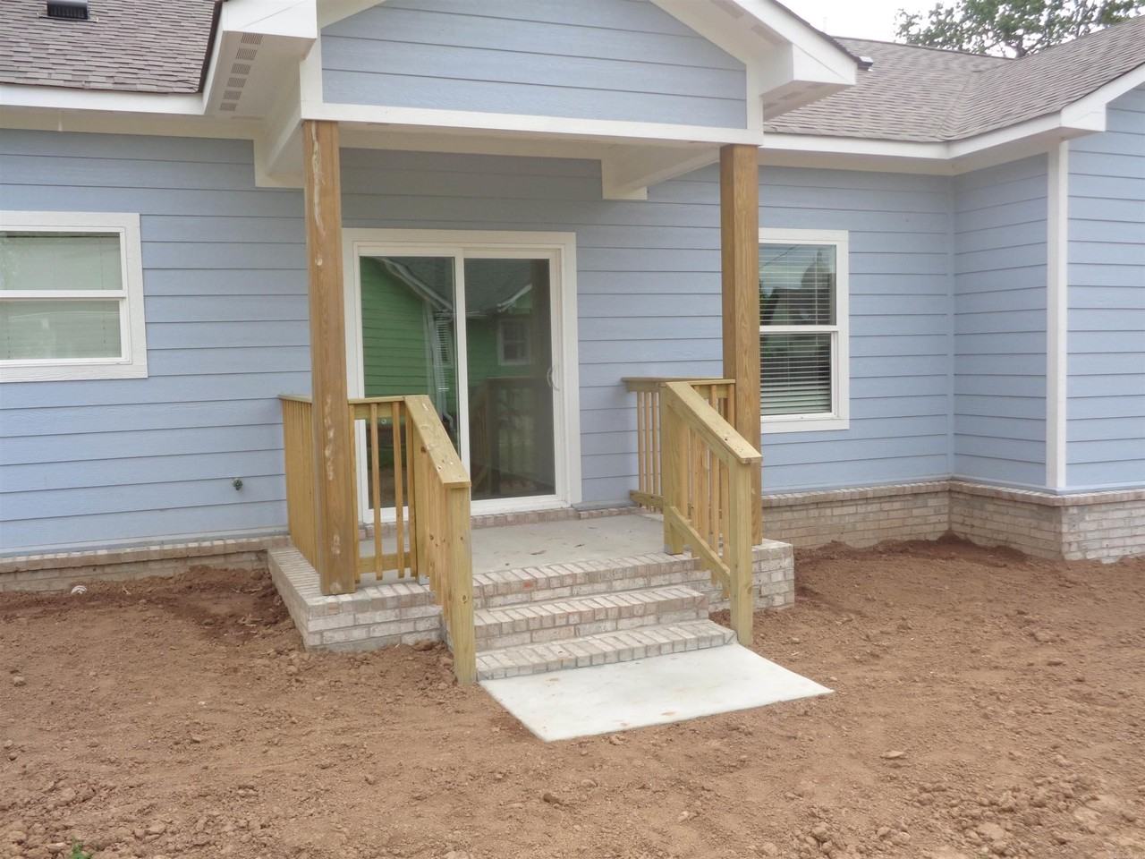 1202 W 11th St - Photo 5 of 37