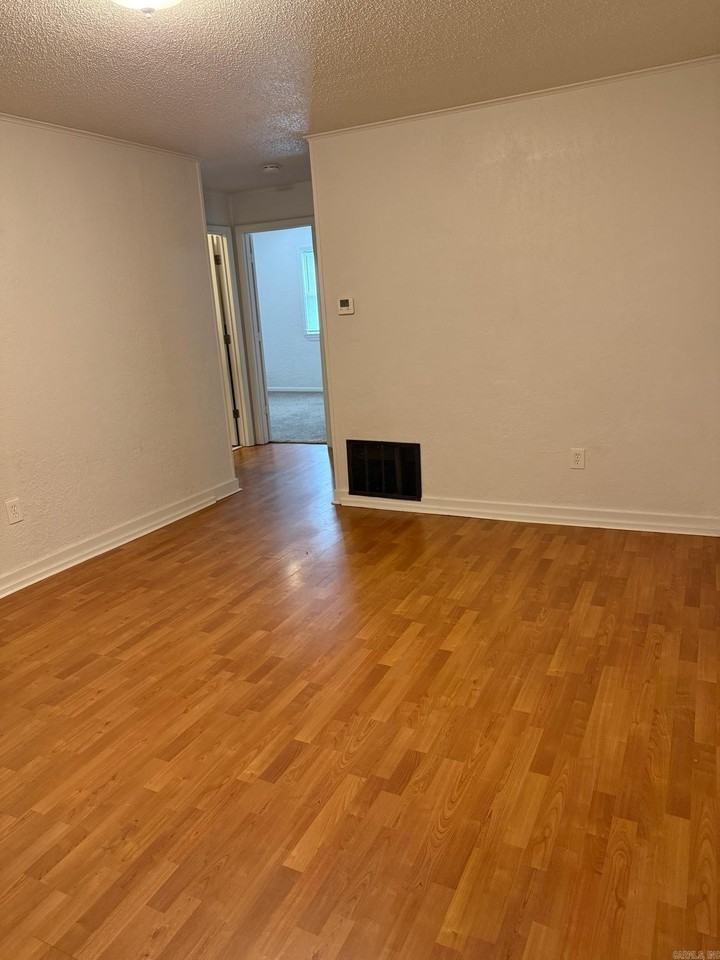 624 Columbia Ave - Photo 2 of 11