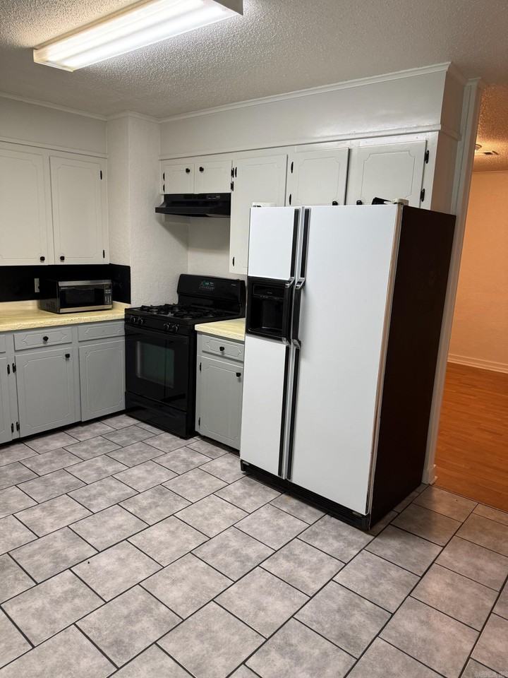 624 Columbia Ave - Photo 5 of 11