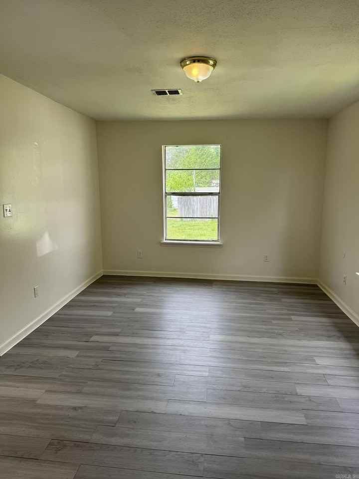 9917 Jacksonville Cato Rd - Photo 4 of 7