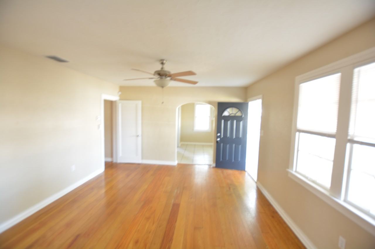 119 Longfellow Blvd #1 - Photo 3 of 27