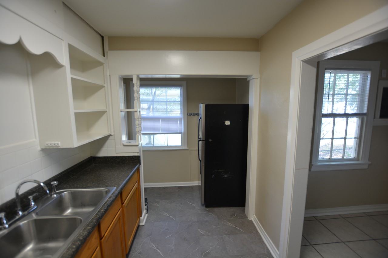 119 Longfellow Blvd #1 - Photo 4 of 27