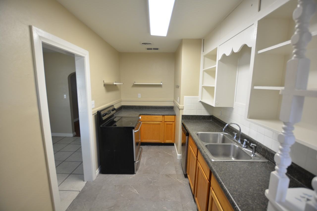 119 Longfellow Blvd #1 - Photo 5 of 27