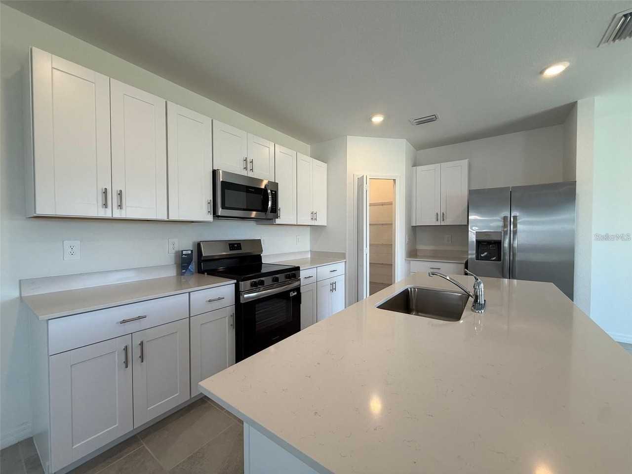 11795 Cloverly Ln - Photo 5 of 34