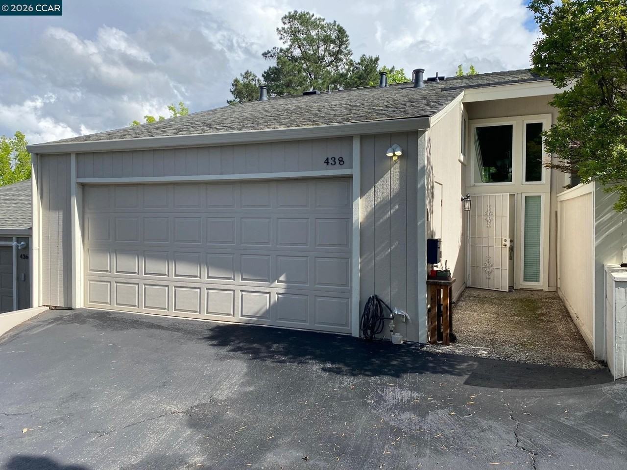 438 Ridgeview Dr - Photo 2 of 11