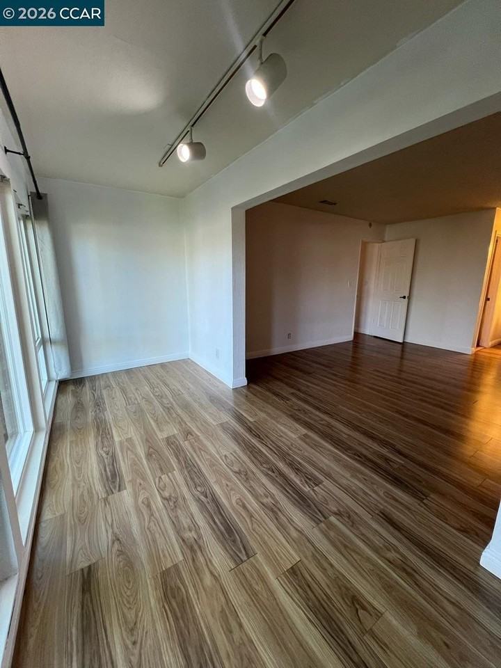 438 Ridgeview Dr - Photo 3 of 11