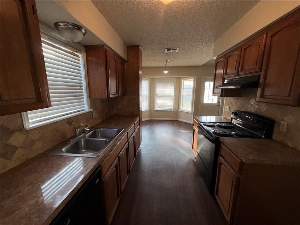 7134 Sun Valley Dr - Photo 4 of 9