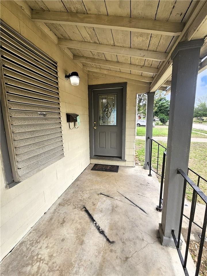 4121 Christie St - Photo 3 of 21