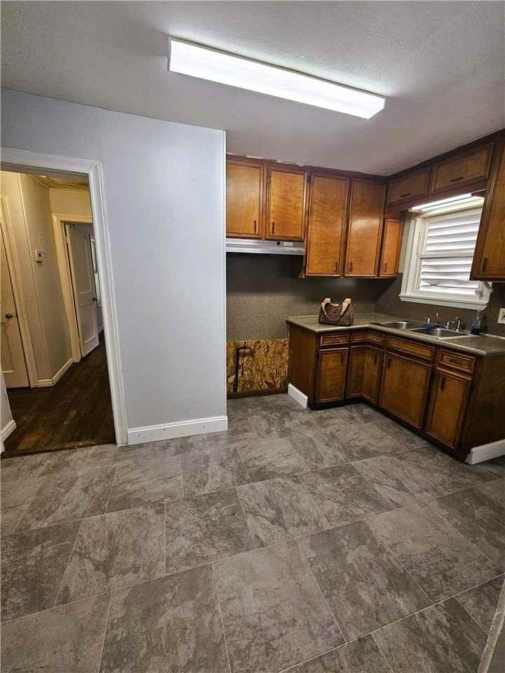 4121 Christie St - Photo 7 of 21