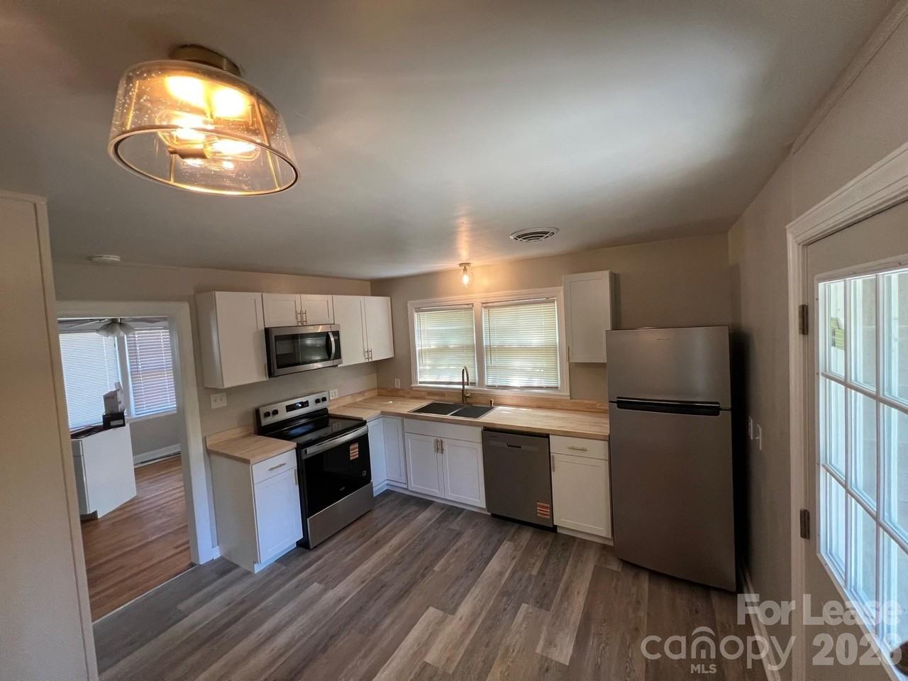 307 S Merritt Ave - Photo 2 of 10