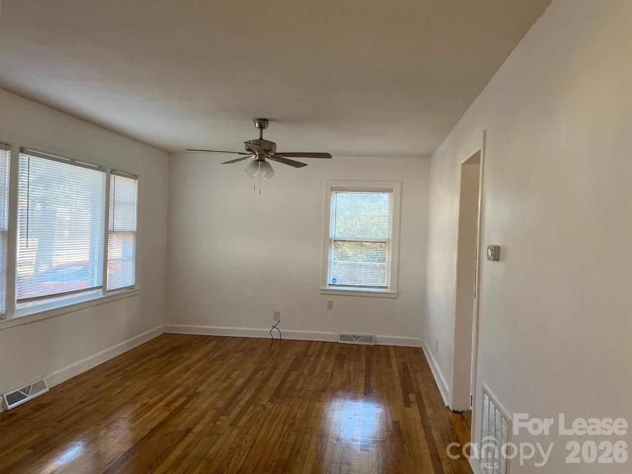 307 S Merritt Ave - Photo 4 of 10