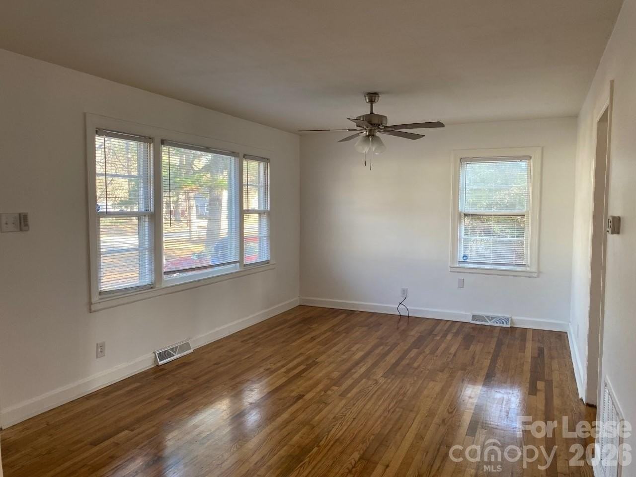 307 S Merritt Ave - Photo 5 of 10