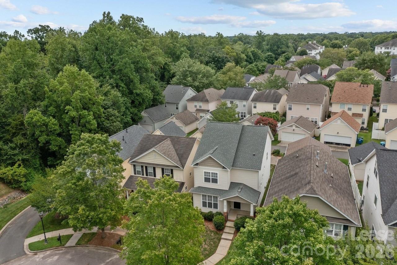 18714 Coverdale Ct - Photo 3 of 47