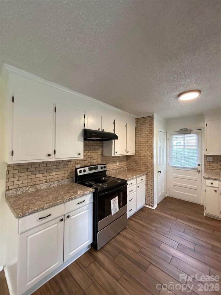 7336 Kilcullen Dr - Photo 6 of 23