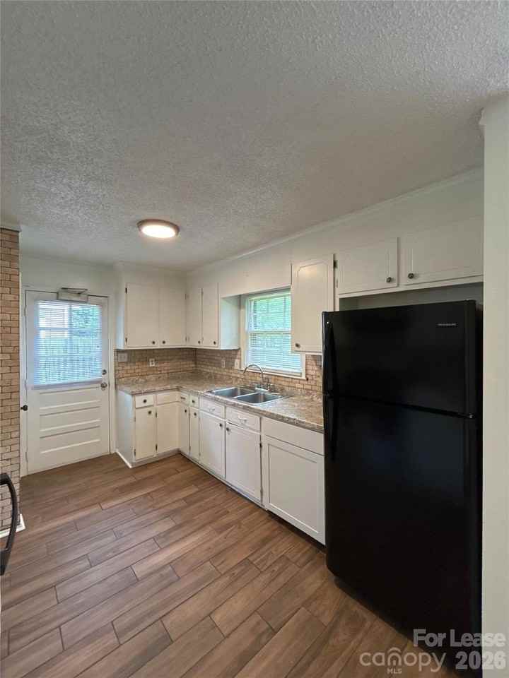 7336 Kilcullen Dr - Photo 7 of 23