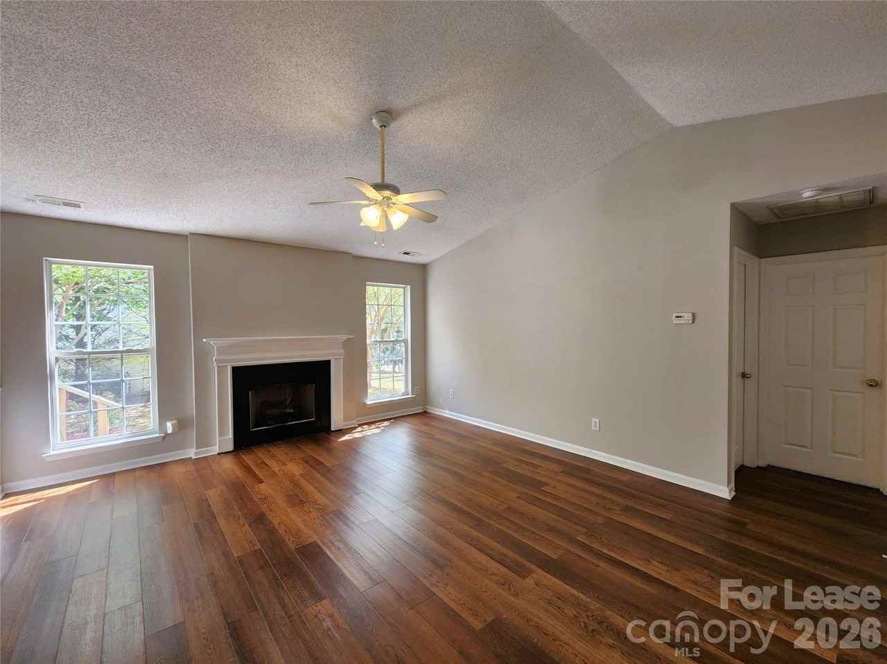 5200 Ashie Ave - Photo 3 of 20