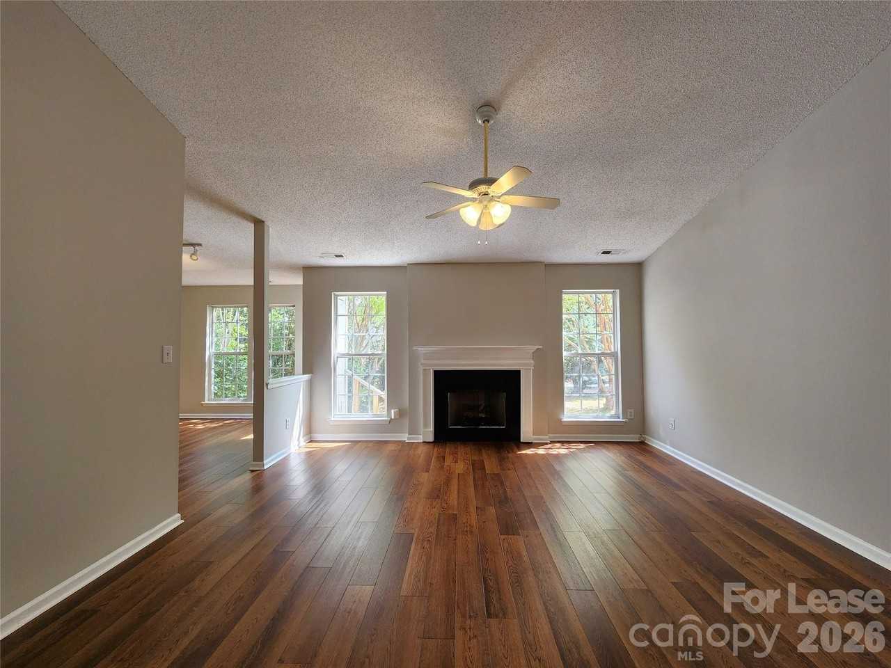 5200 Ashie Ave - Photo 4 of 20