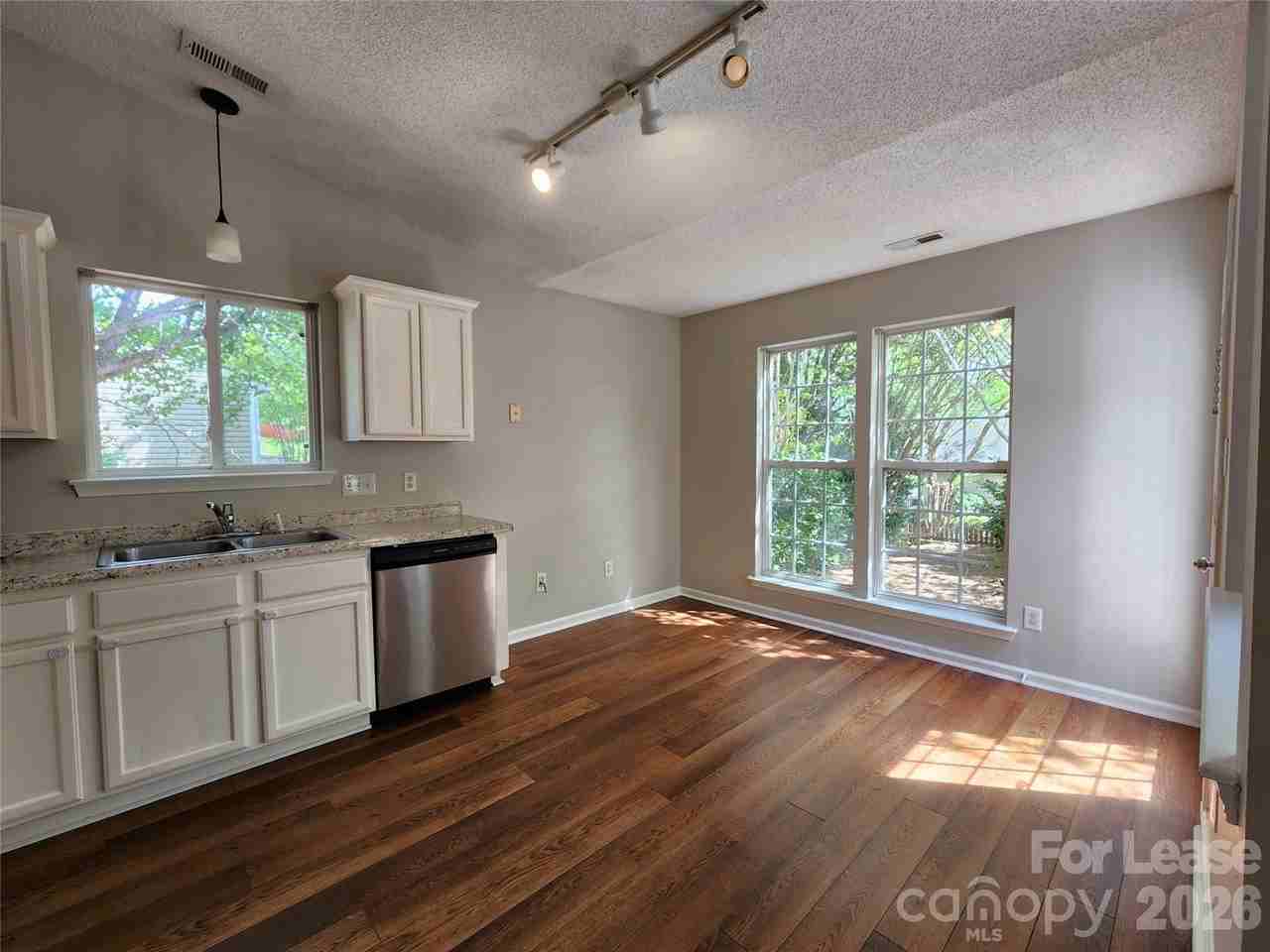 5200 Ashie Ave - Photo 6 of 20