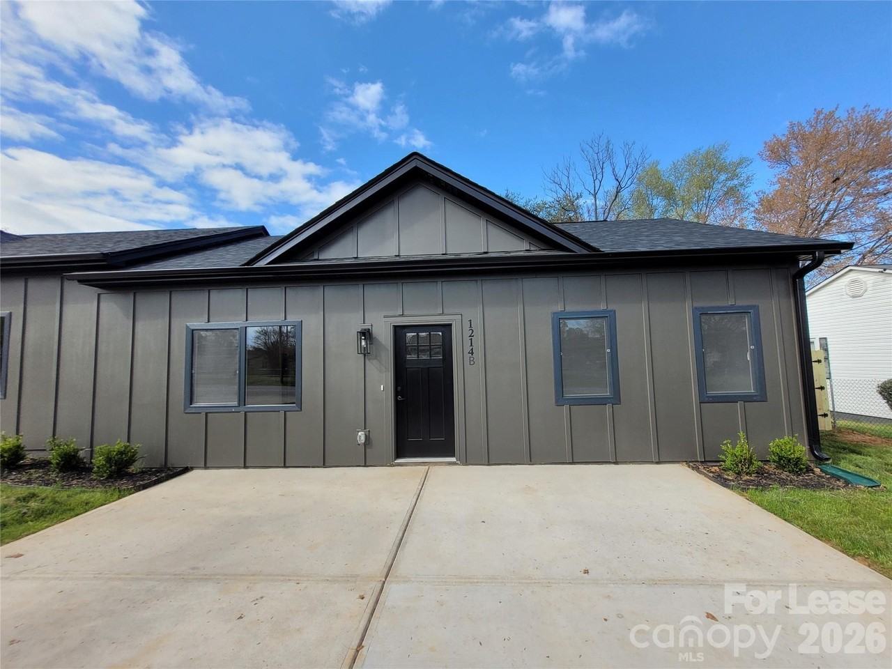 1214 Pearl St #B - Photo 2 of 12