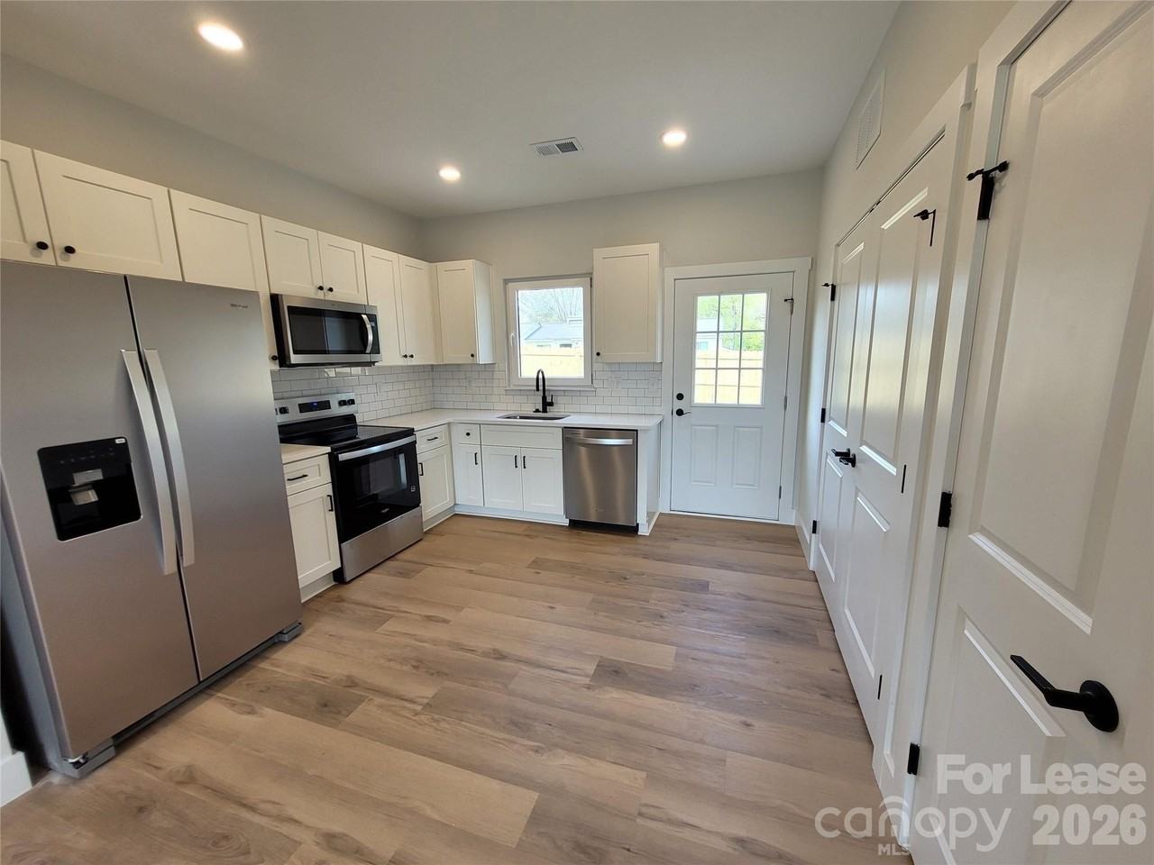 1214 Pearl St #B - Photo 4 of 12